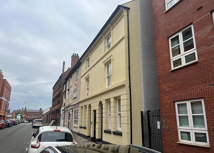 Chic Central Birmingham Jewellery Quarter Apartment With Free Wifi, Parking And Keyless Access, 4 Beds