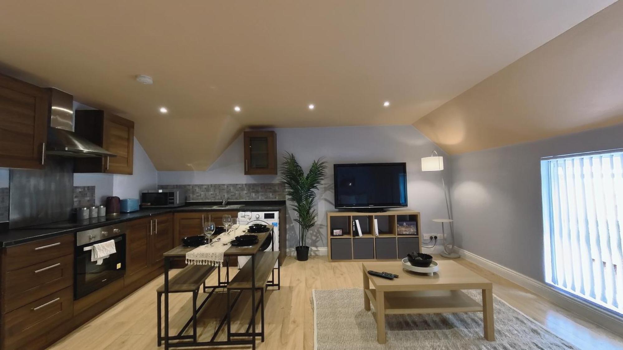 Chic Jewellery Quarter With Free Wifi, Parking And Keyless Access, 4 Beds *