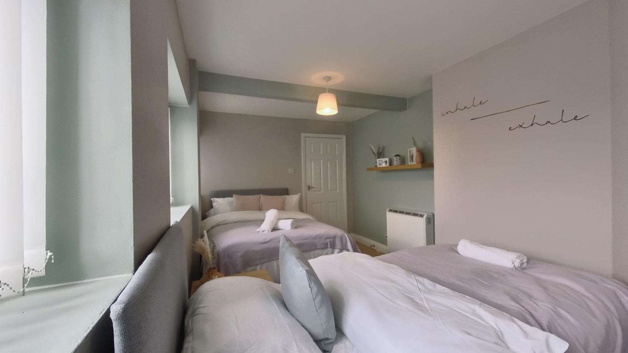 Chic Jewellery Quarter With Free Wifi, Parking And Keyless Access, 4 Beds Apartment