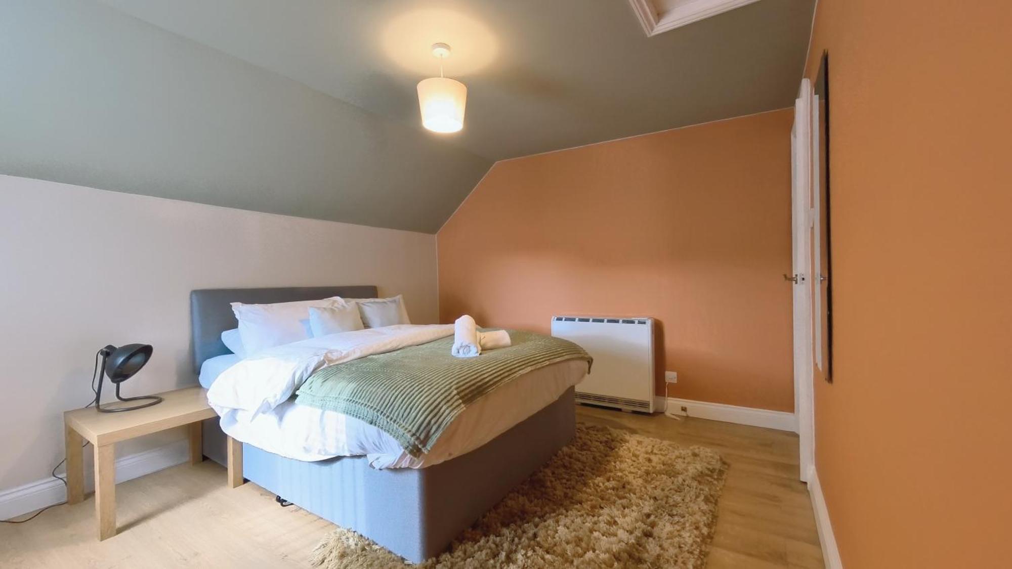 Chic Jewellery Quarter With Free Wifi, Parking And Keyless Access, 4 Beds Apartment *