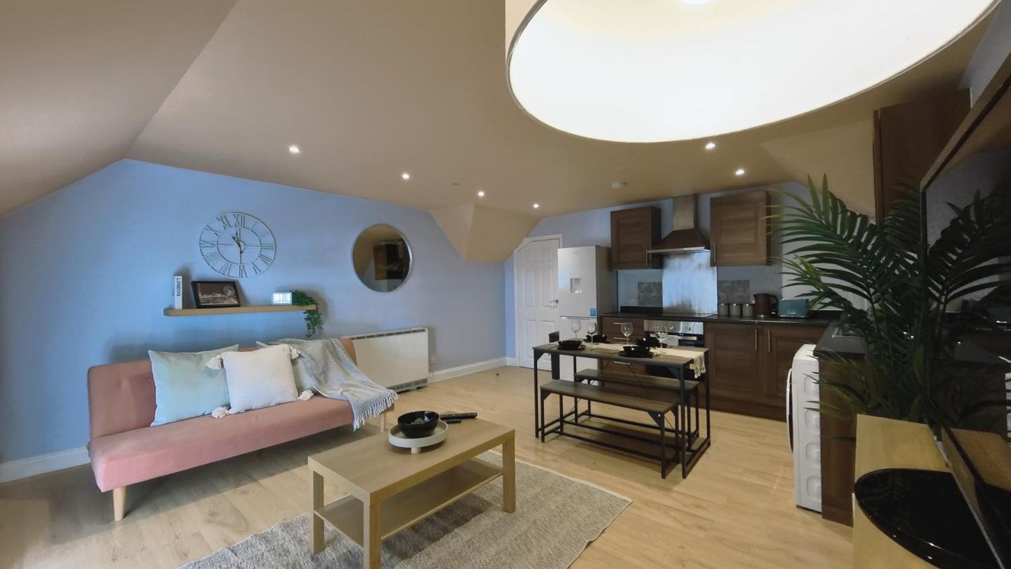 Chic Jewellery Quarter With Free Wifi, Parking And Keyless Access, 4 Beds