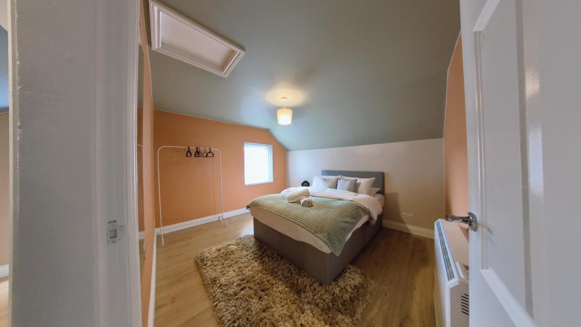 Chic Jewellery Quarter With Free Wifi, Parking And Keyless Access, 4 Beds Birmingham