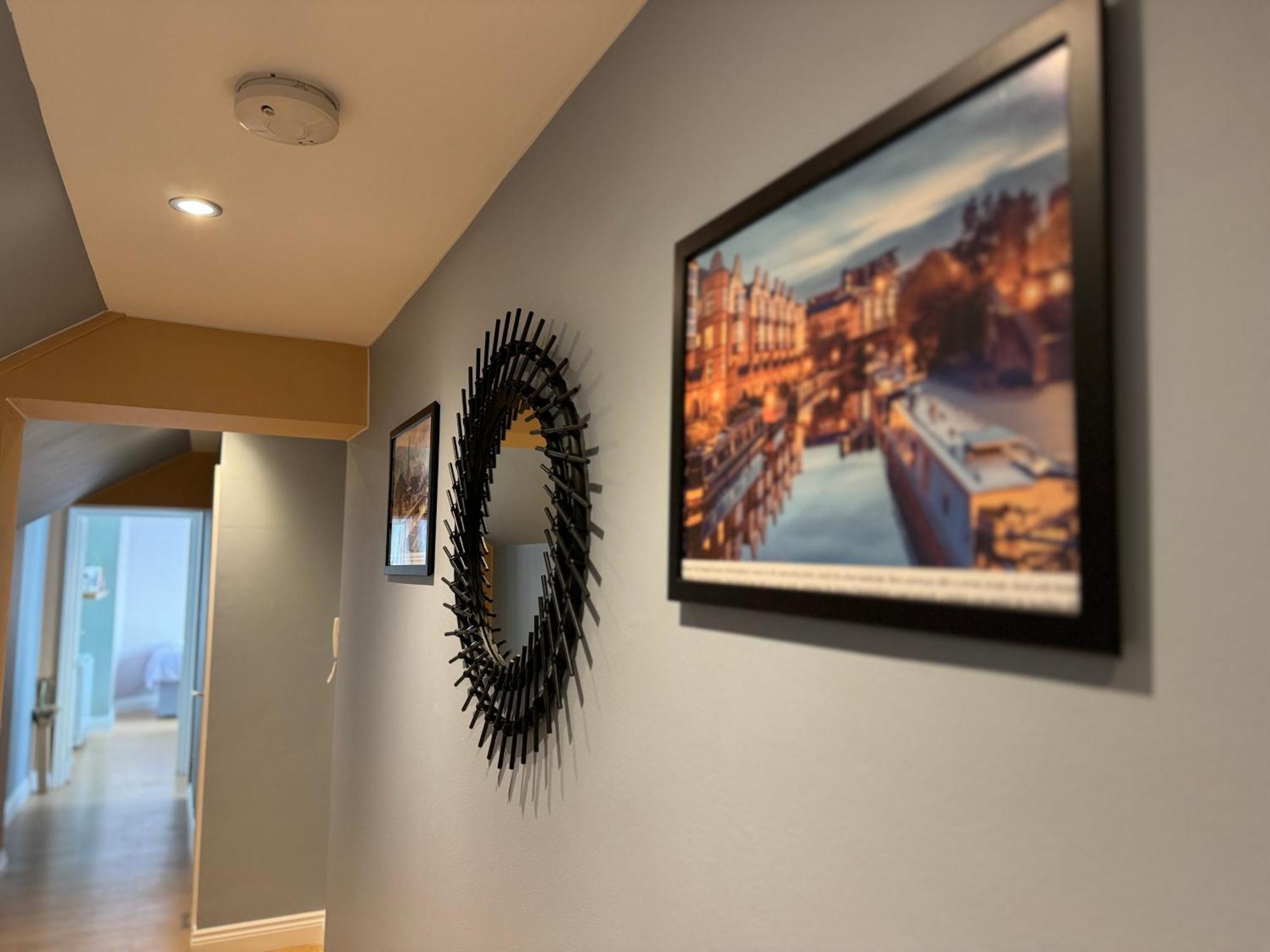 Chic Jewellery Quarter With Free Wifi, Parking And Keyless Access, 4 Beds Apartment Birmingham