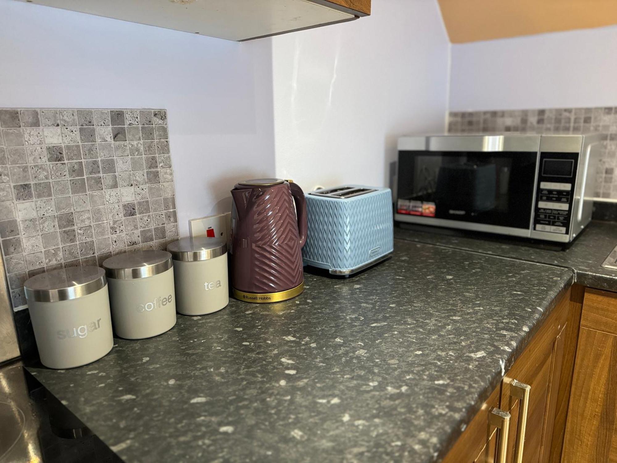 Chic Jewellery Quarter With Free Wifi, Parking And Keyless Access, 4 Beds Apartment Birmingham