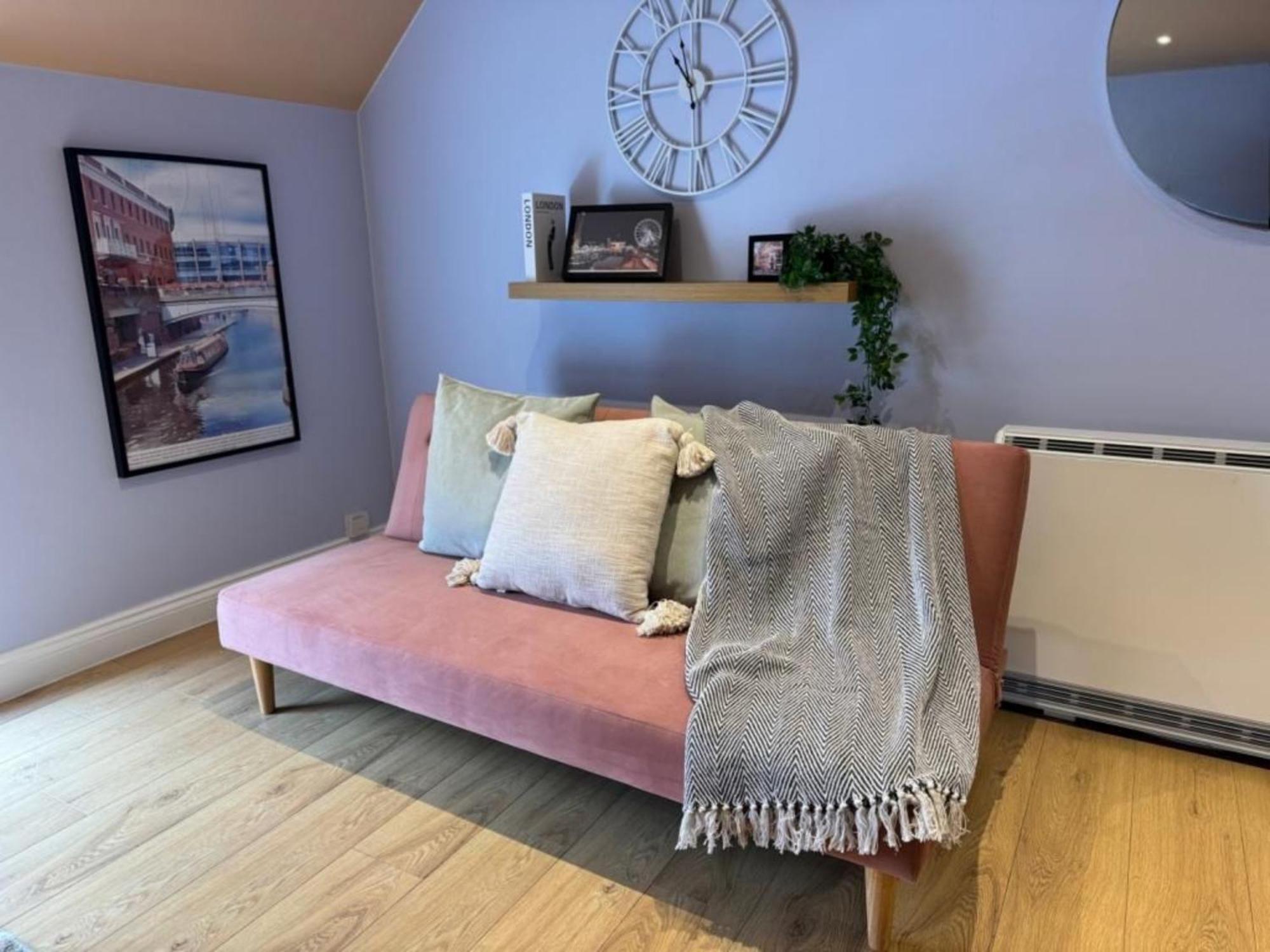 Chic Jewellery Quarter With Free Wifi, Parking And Keyless Access, 4 Beds Birmingham