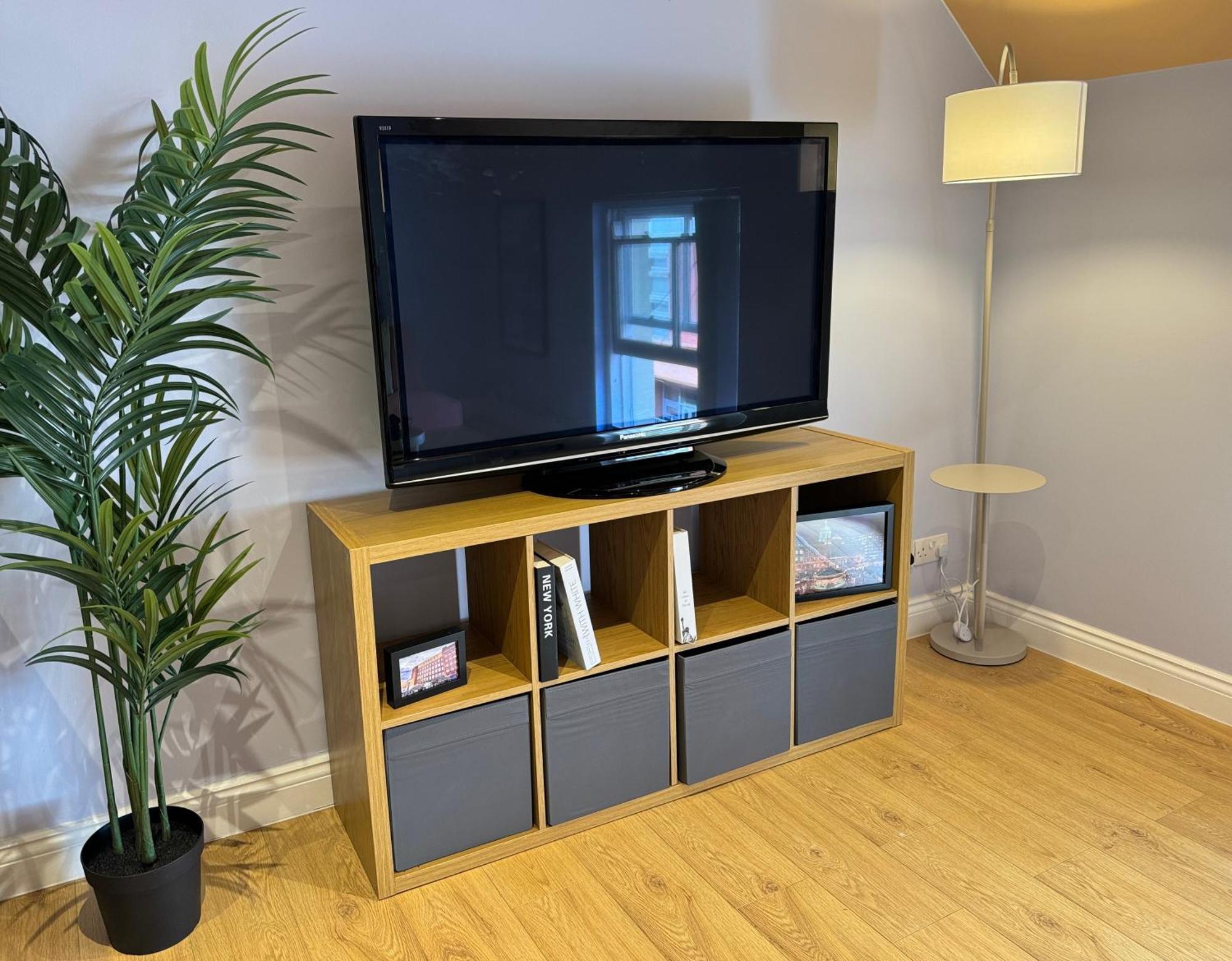 Chic Jewellery Quarter With Free Wifi, Parking And Keyless Access, 4 Beds Apartment